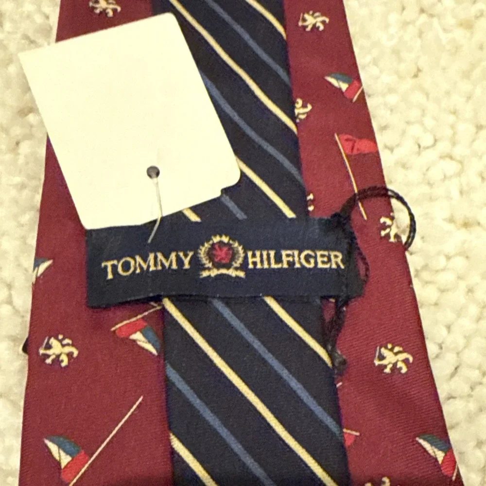 TOMMY HILFIGER Men's Necktie Italian Silk MADE IN USA.